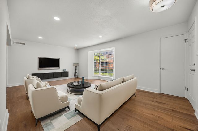 6035 Sandhurst Lane B, Dallas, TX 75206