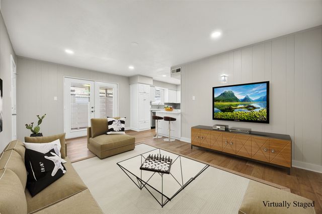 6035 Sandhurst Lane B, Dallas, TX 75206