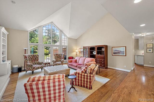 3021 E Ridge Court, Bloomfield Hills, MI 48302