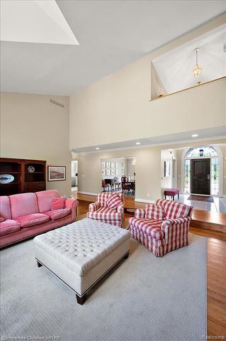 3021 E Ridge Court, Bloomfield Hills, MI 48302