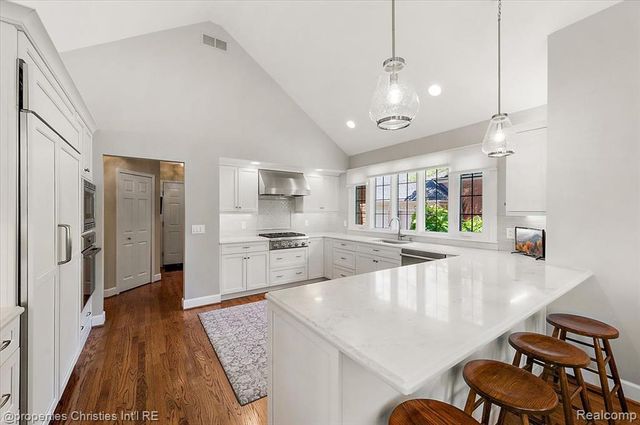 3021 E Ridge Court, Bloomfield Hills, MI 48302