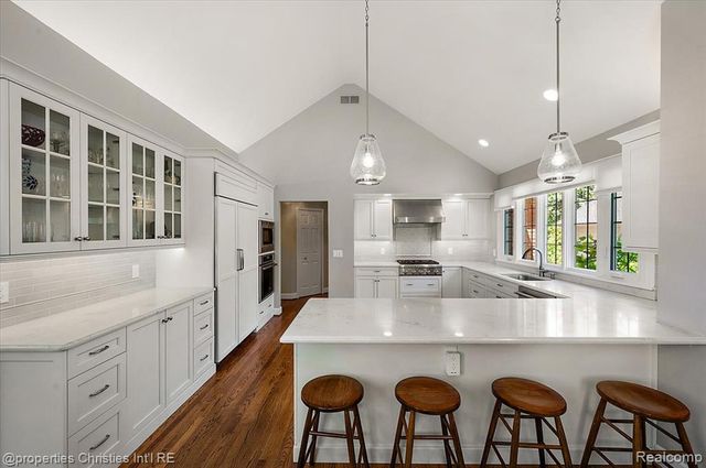 3021 E Ridge Court, Bloomfield Hills, MI 48302