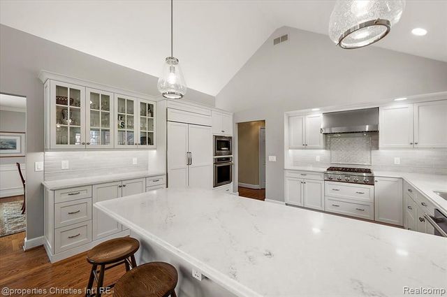 3021 E Ridge Court, Bloomfield Hills, MI 48302