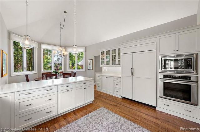 3021 E Ridge Court, Bloomfield Hills, MI 48302