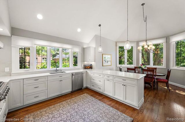 3021 E Ridge Court, Bloomfield Hills, MI 48302