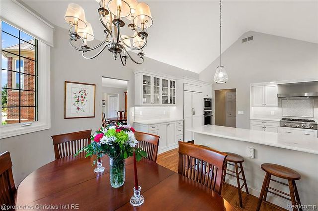 3021 E Ridge Court, Bloomfield Hills, MI 48302