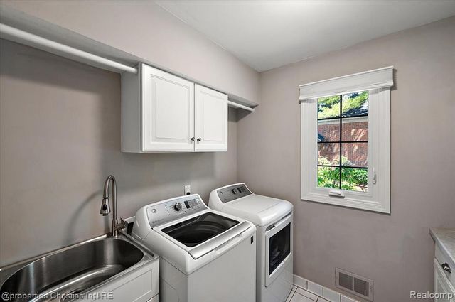 3021 E Ridge Court, Bloomfield Hills, MI 48302