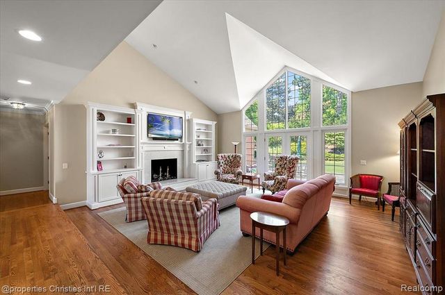 3021 E Ridge Court, Bloomfield Hills, MI 48302