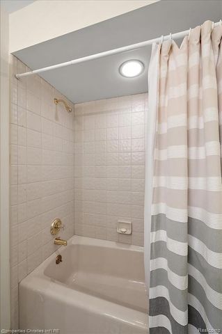 3021 E Ridge Court, Bloomfield Hills, MI 48302