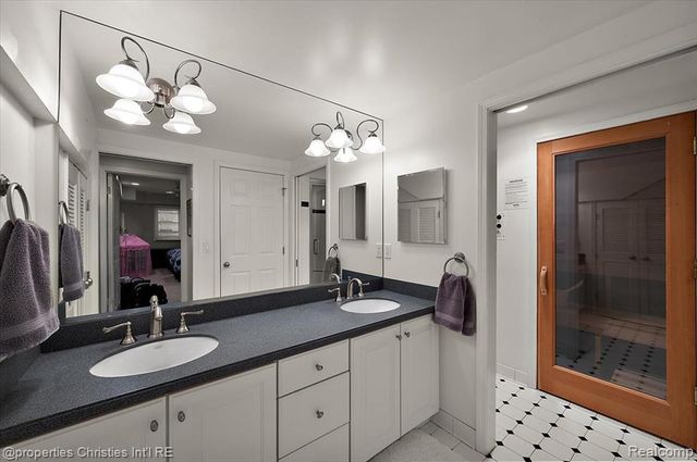 3021 E Ridge Court, Bloomfield Hills, MI 48302