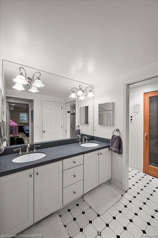 3021 E Ridge Court, Bloomfield Hills, MI 48302