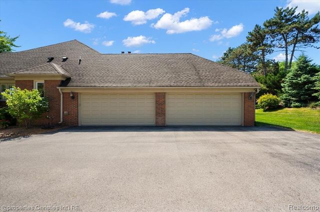 3021 E Ridge Court, Bloomfield Hills, MI 48302