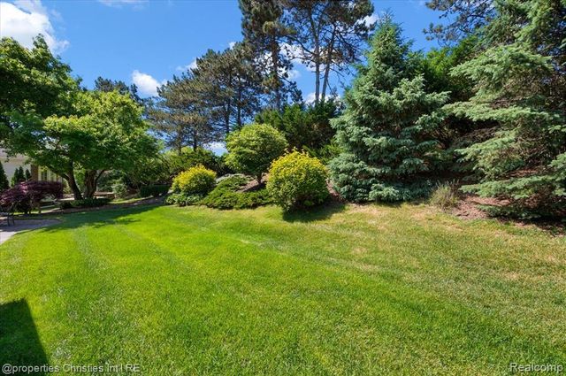 3021 E Ridge Court, Bloomfield Hills, MI 48302