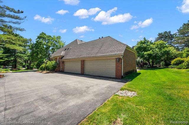 3021 E Ridge Court, Bloomfield Hills, MI 48302