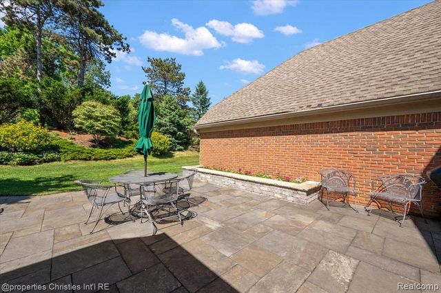 3021 E Ridge Court, Bloomfield Hills, MI 48302