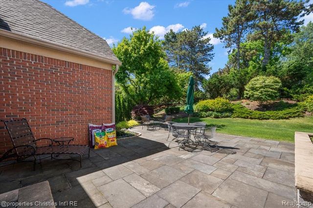 3021 E Ridge Court, Bloomfield Hills, MI 48302