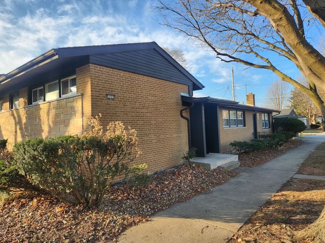 8800 S Bennett Avenue, Chicago, IL 60617