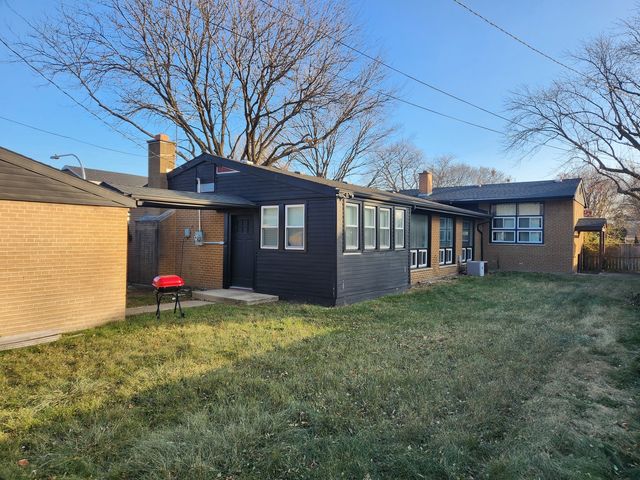 8800 S Bennett Avenue, Chicago, IL 60617