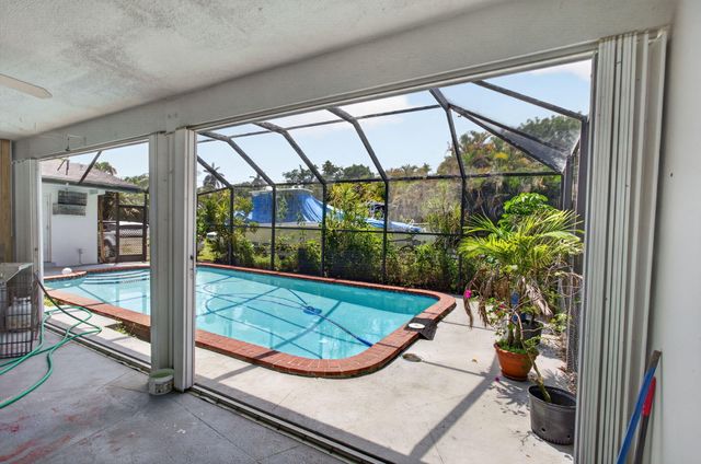 7501 NW 6th Street, Plantation, FL 33317