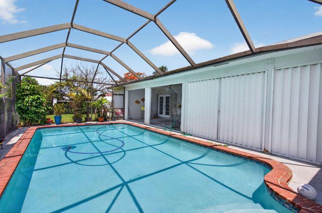 7501 NW 6th Street, Plantation, FL 33317