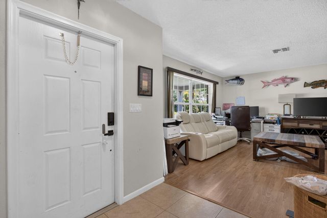7501 NW 6th Street, Plantation, FL 33317