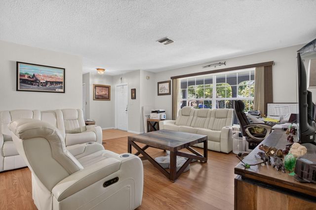 7501 NW 6th Street, Plantation, FL 33317