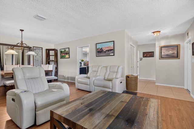 7501 NW 6th Street, Plantation, FL 33317
