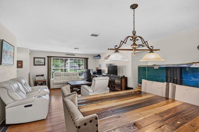 7501 NW 6th Street, Plantation, FL 33317