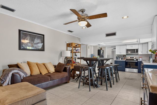 7501 NW 6th Street, Plantation, FL 33317