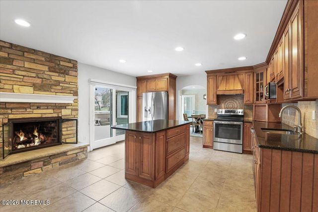 4 Douglas Drive, Holmdel, NJ 07733