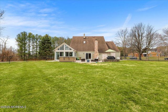 4 Douglas Drive, Holmdel, NJ 07733