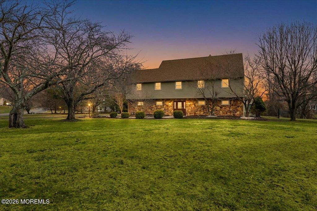 4 Douglas Drive, Holmdel, NJ 07733