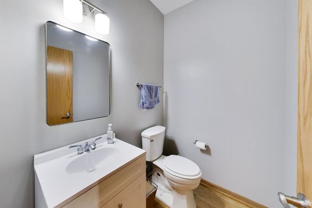14106 Glenwood Court, Libertyville, IL 60048