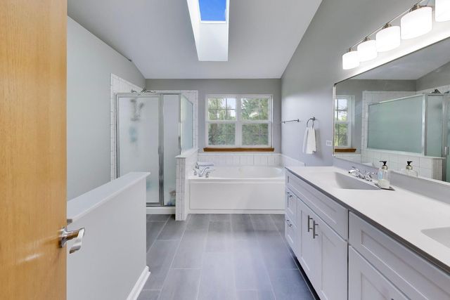14106 Glenwood Court, Libertyville, IL 60048