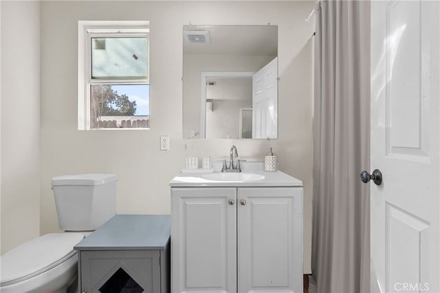 687 E 49th, Vernon, CA 90011