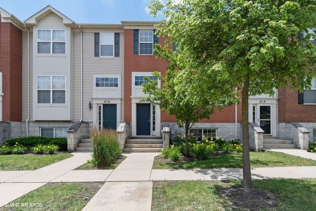 816 Brodhead Drive, Aurora, IL 60504