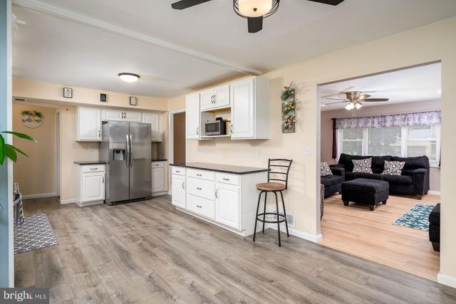 3 LIONEL LN, Hamilton, NJ 08619