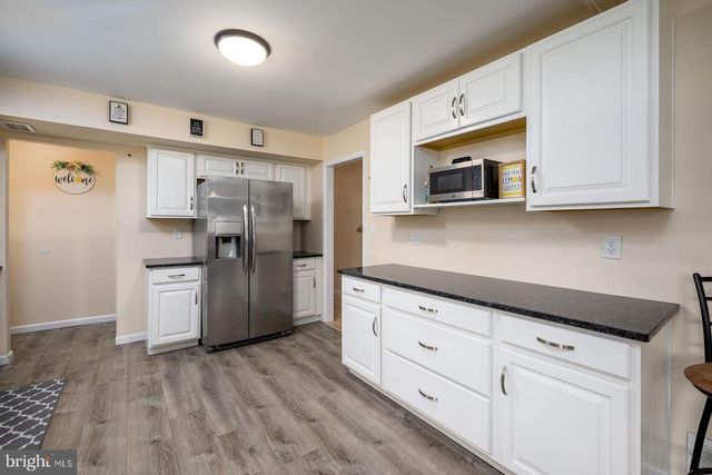3 LIONEL LN, Hamilton, NJ 08619