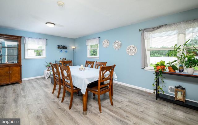3 LIONEL LN, Hamilton, NJ 08619