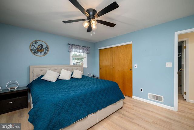 3 LIONEL LN, Hamilton, NJ 08619
