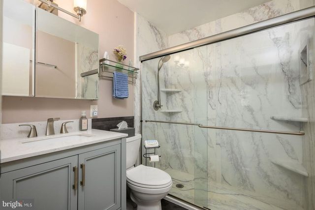 3 LIONEL LN, Hamilton, NJ 08619