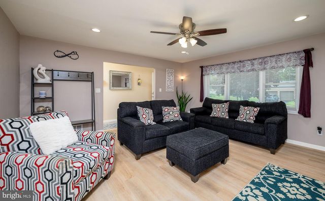 3 LIONEL LN, Hamilton, NJ 08619
