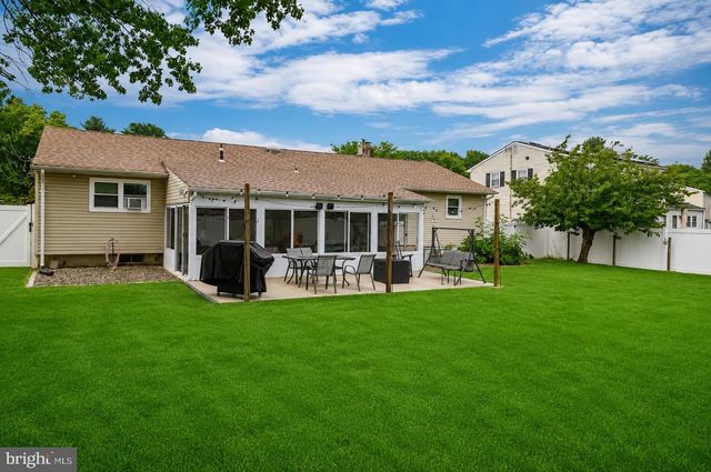 3 LIONEL LN, Hamilton, NJ 08619