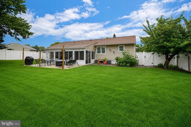3 LIONEL LN, Hamilton, NJ 08619