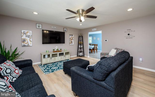 3 LIONEL LN, Hamilton, NJ 08619