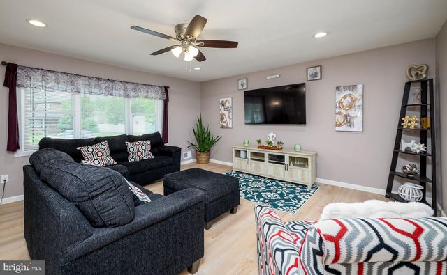 3 LIONEL LN, Hamilton, NJ 08619