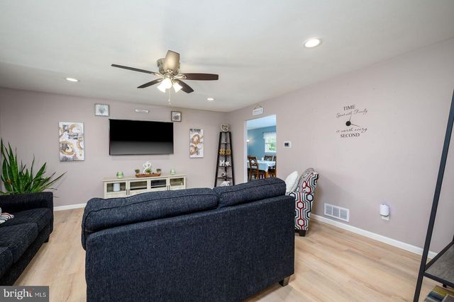 3 LIONEL LN, Hamilton, NJ 08619
