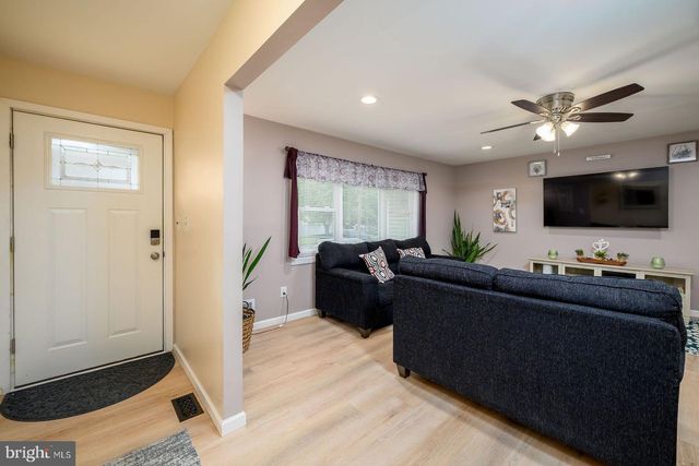 3 LIONEL LN, Hamilton, NJ 08619