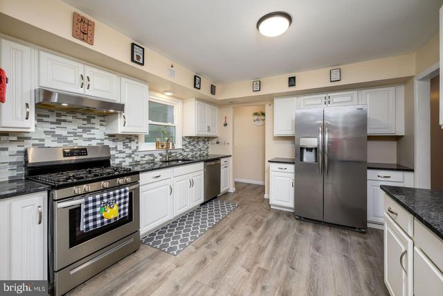 3 LIONEL LN, Hamilton, NJ 08619