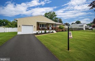 3 LIONEL LN, Hamilton, NJ 08619